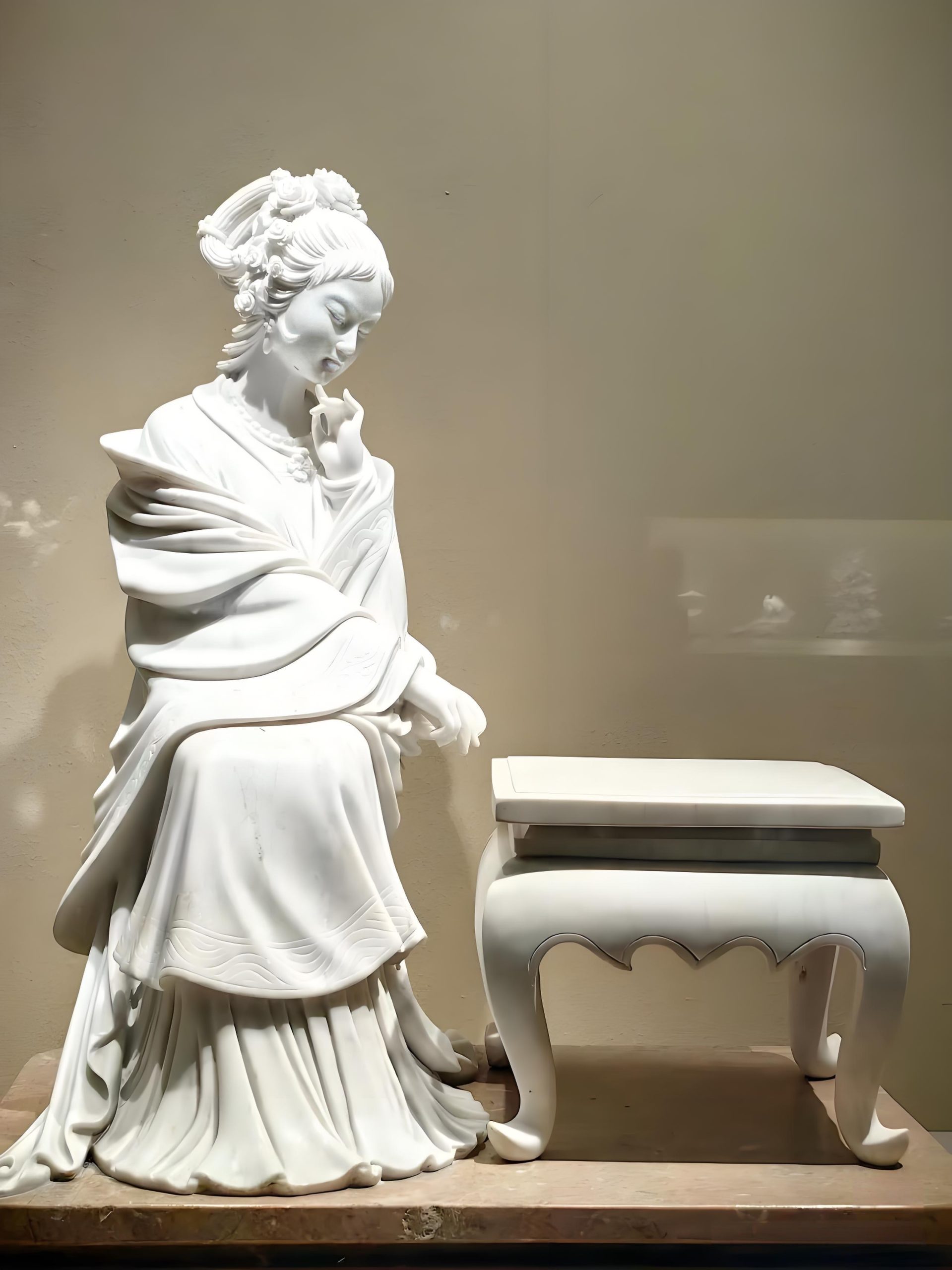 Chinese-style Court Ladies Sculpture