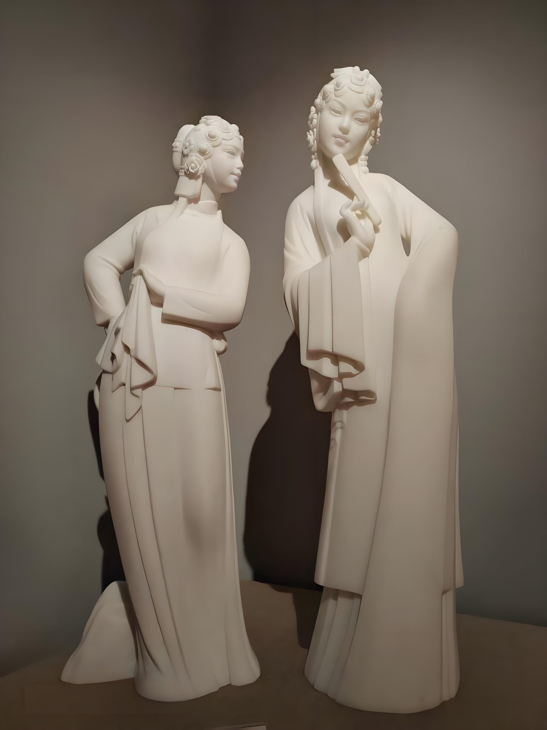 Chinese-style Court Ladies Sculpture